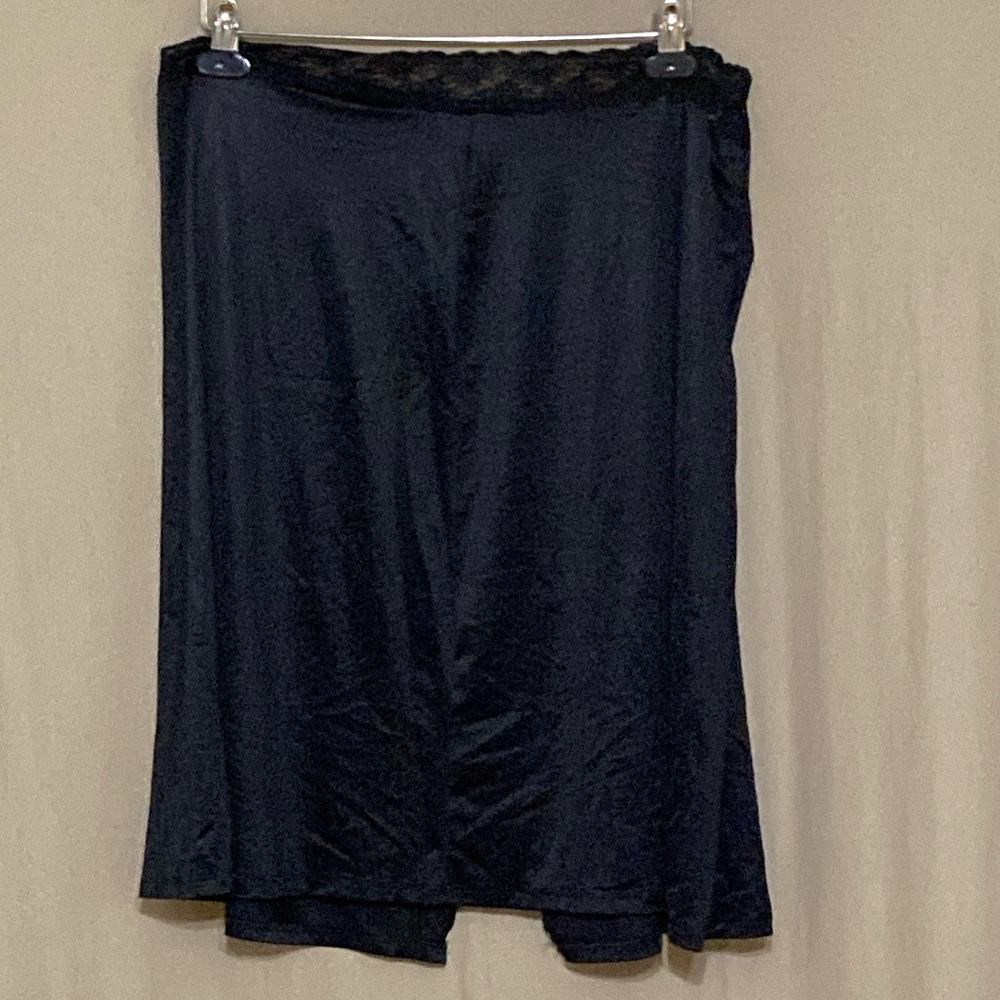 Vanity Fair black half slip - stretch lace waist and 10" back slit Size 2X NWOT